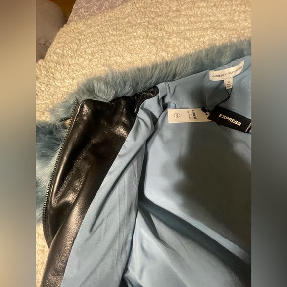 Express Faux Fur Bomber Jacket - Picture 9 of 10